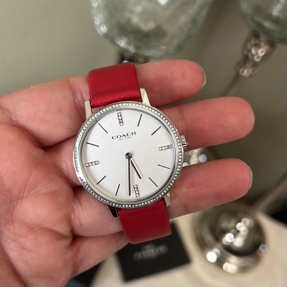 Beautiful ❤️ coach women watch - Picture 3 of 8
